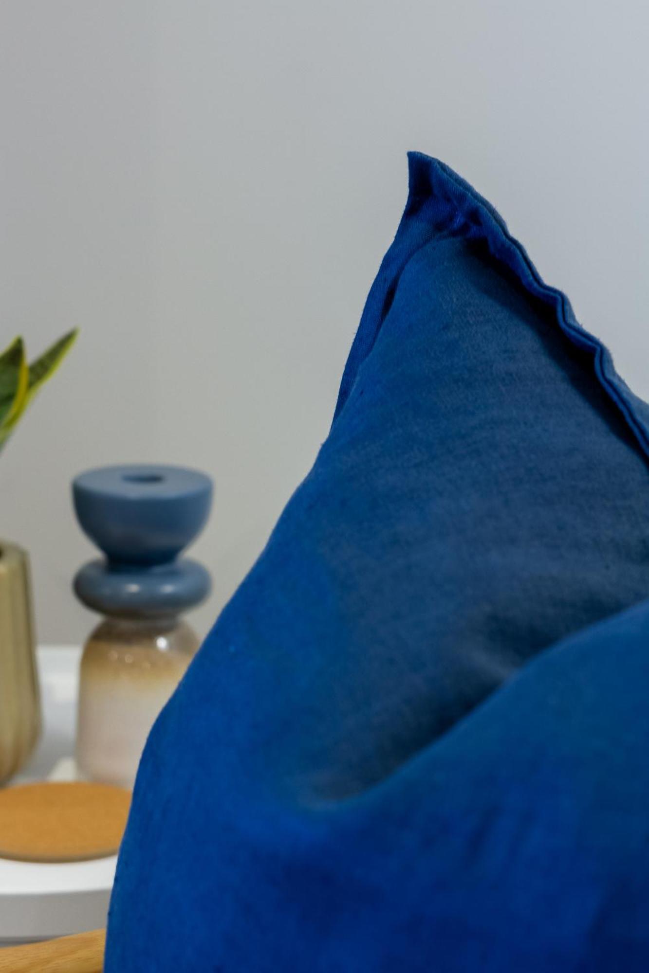 Downtown Comfort: Modern Studio With Backyard Christchurch Esterno foto