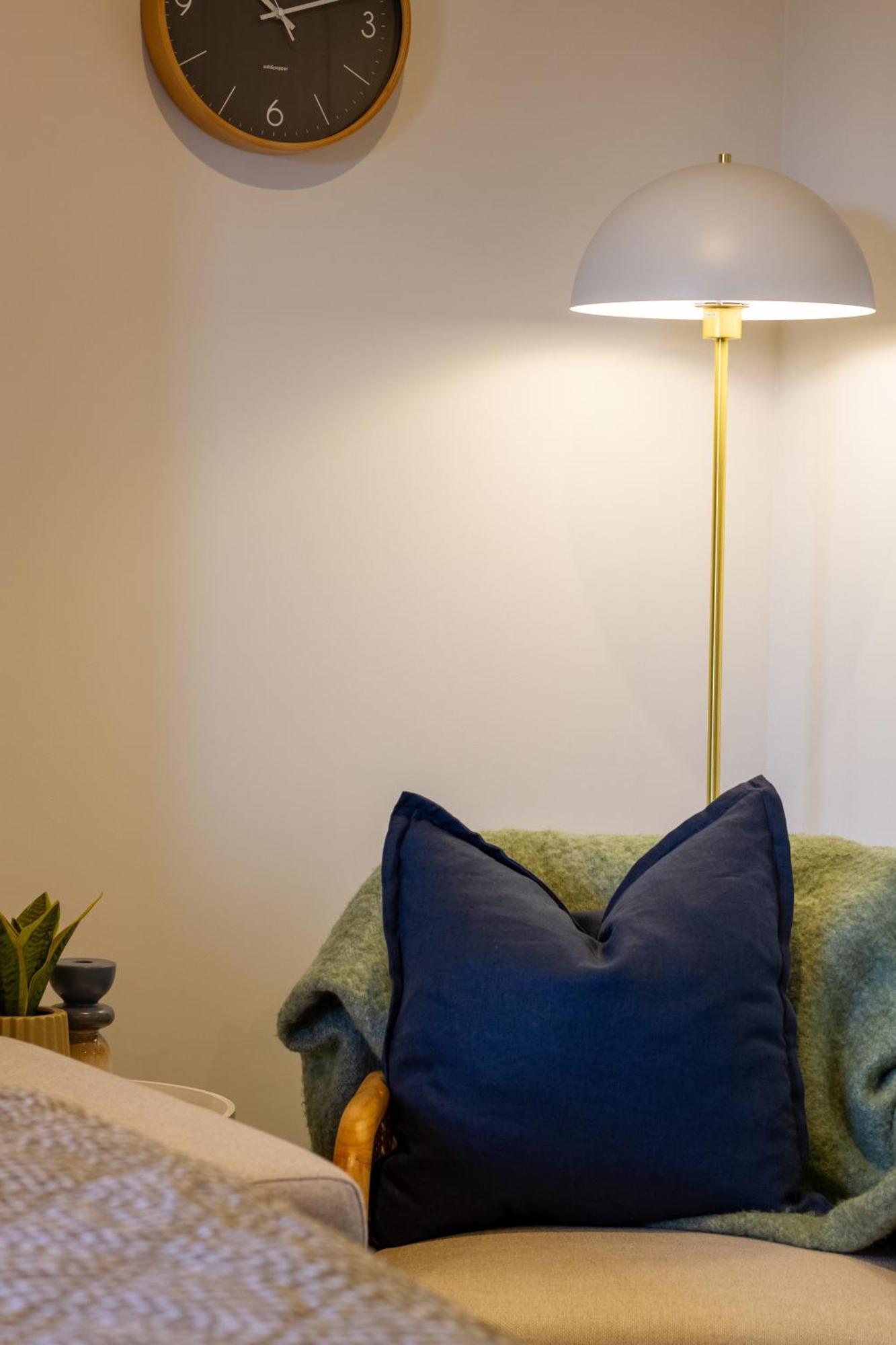Downtown Comfort: Modern Studio With Backyard Christchurch Esterno foto