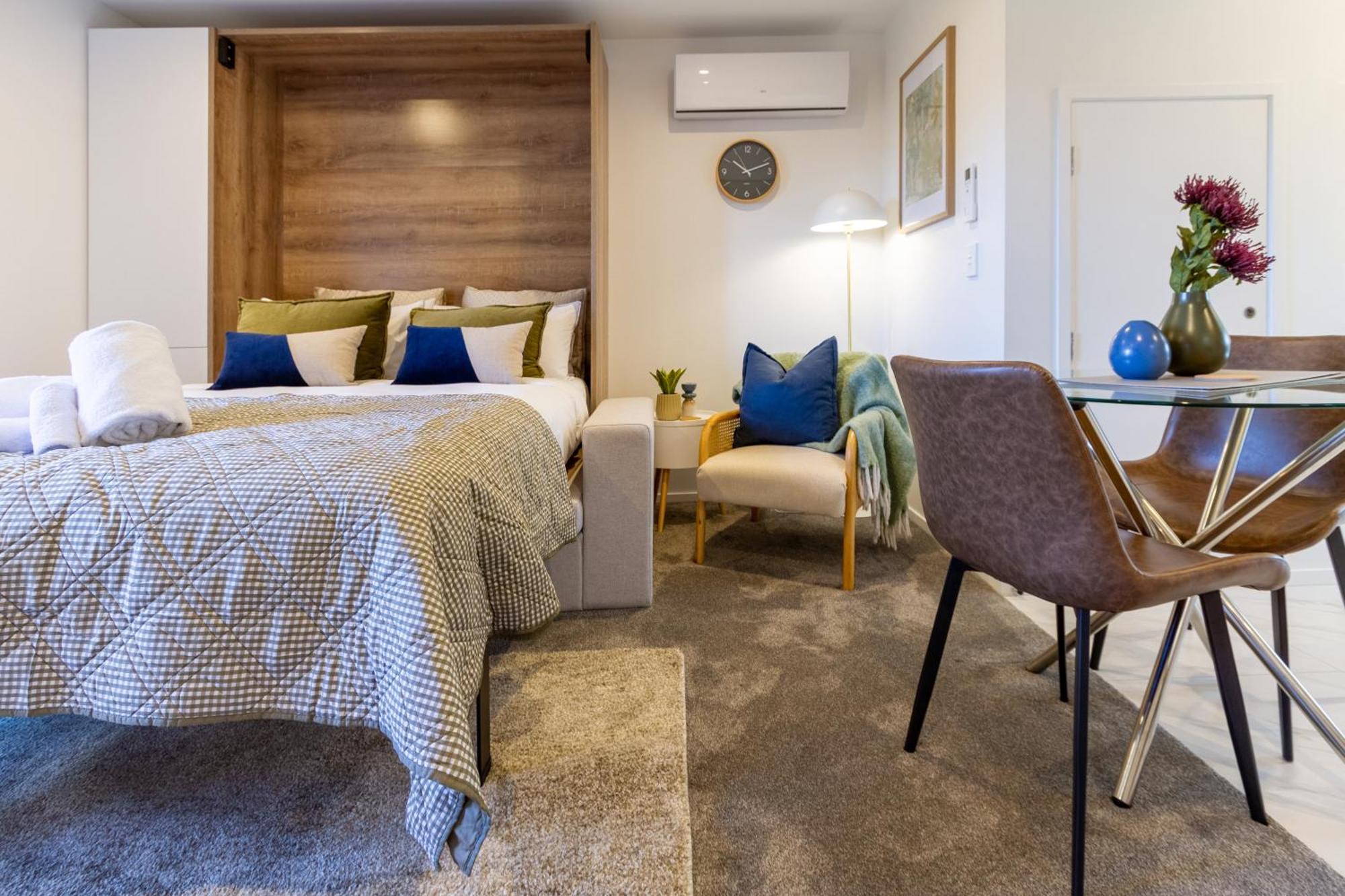 Downtown Comfort: Modern Studio With Backyard Christchurch Esterno foto