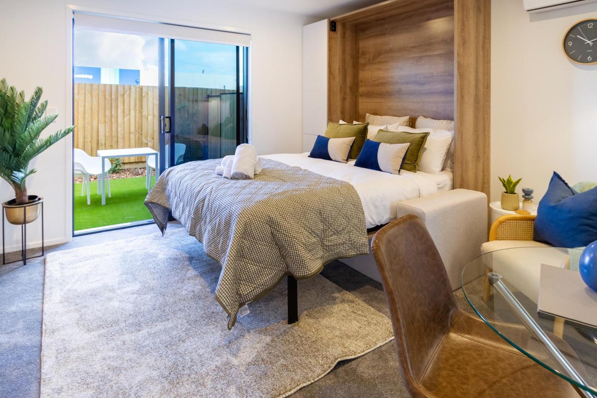 Downtown Comfort: Modern Studio With Backyard Christchurch Esterno foto
