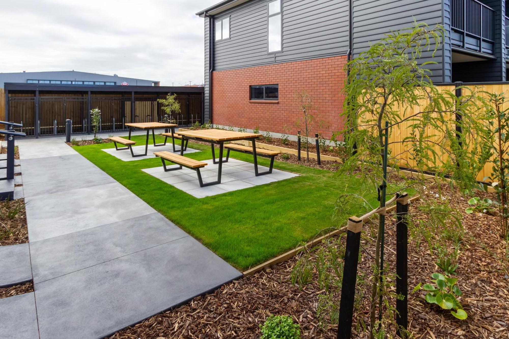 Downtown Comfort: Modern Studio With Backyard Christchurch Esterno foto
